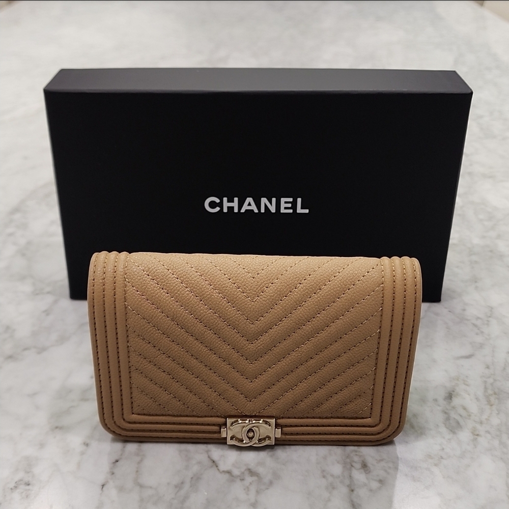 New! 100% Authentic!! Beige Mini Chanel Boy Wallet On Chain